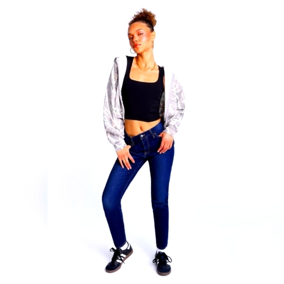 Bluenotes Selena Curvy Super High Rise Women's Blue Jeggings Size 14 NWT - Picture 2 of 5